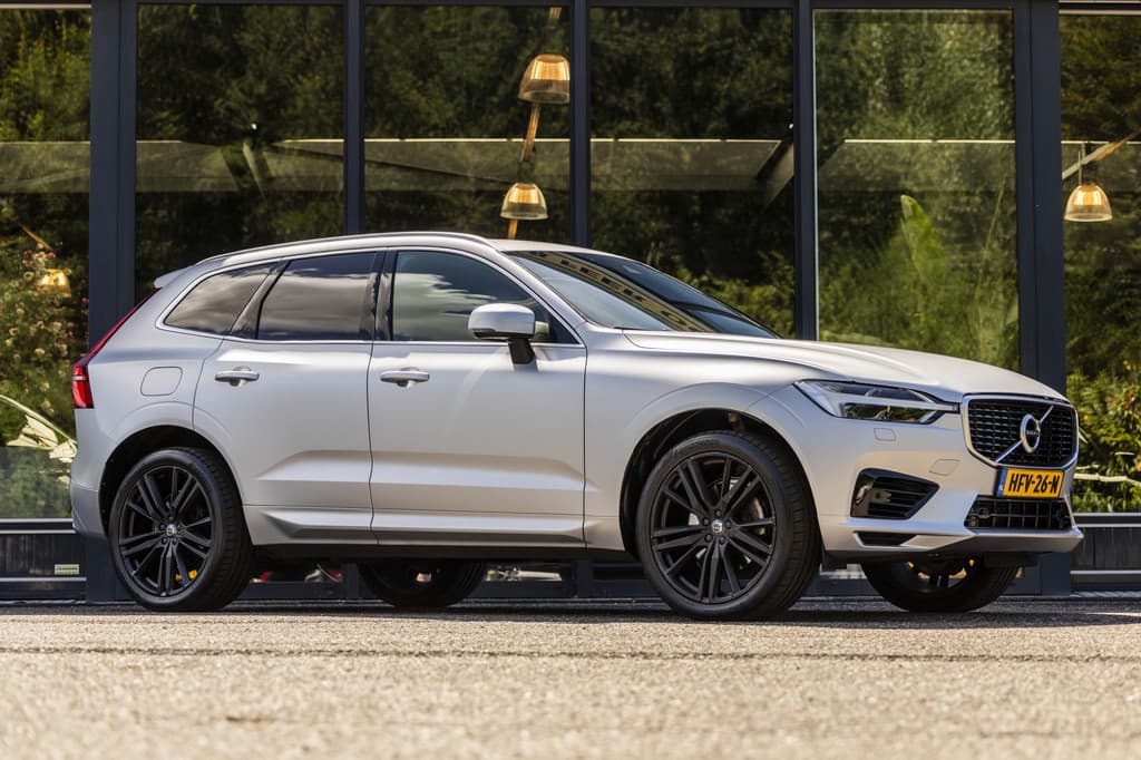 Volvo XC60 2.0 T8 Twin Engine AWD R-Design — foto 1 van 25