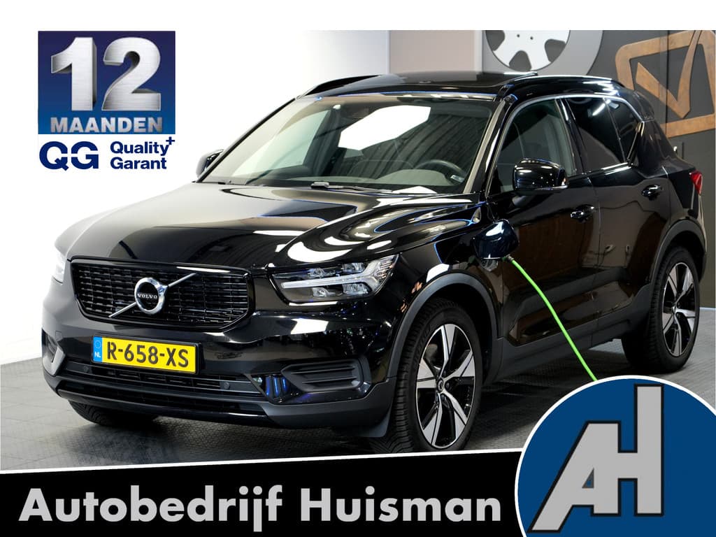 Volvo XC40 1.5 T4 155kW/211pk DCT7 Recharge R-Design PANORAMADAK + EL.TREKHAAK + HARMAN/KARDON + POWER SEATS + PILOT ASSIST + LEER/ALCANTARA + STOELVERWARMING + BLIS + STUURVERWARMING + LANE ASSIST + ACHTERUITRIJCAMERA + PARKSENSOREN V&A + 19" LM-VELGEN!! — foto 1 van 25