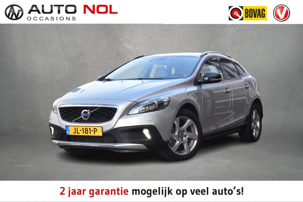Volvo V40 Cross Country 1.5 T3 Momentum — foto 1 van 10