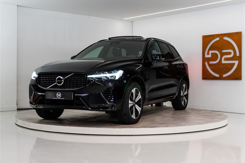 Volvo XC60 2.0 T6 Plug-in hybrid AWD Plus Dark Long Range 350PK | Harman/Kardon | Sportstoelen | LED | Pano | 12 MND Garantie — foto 1 van 25