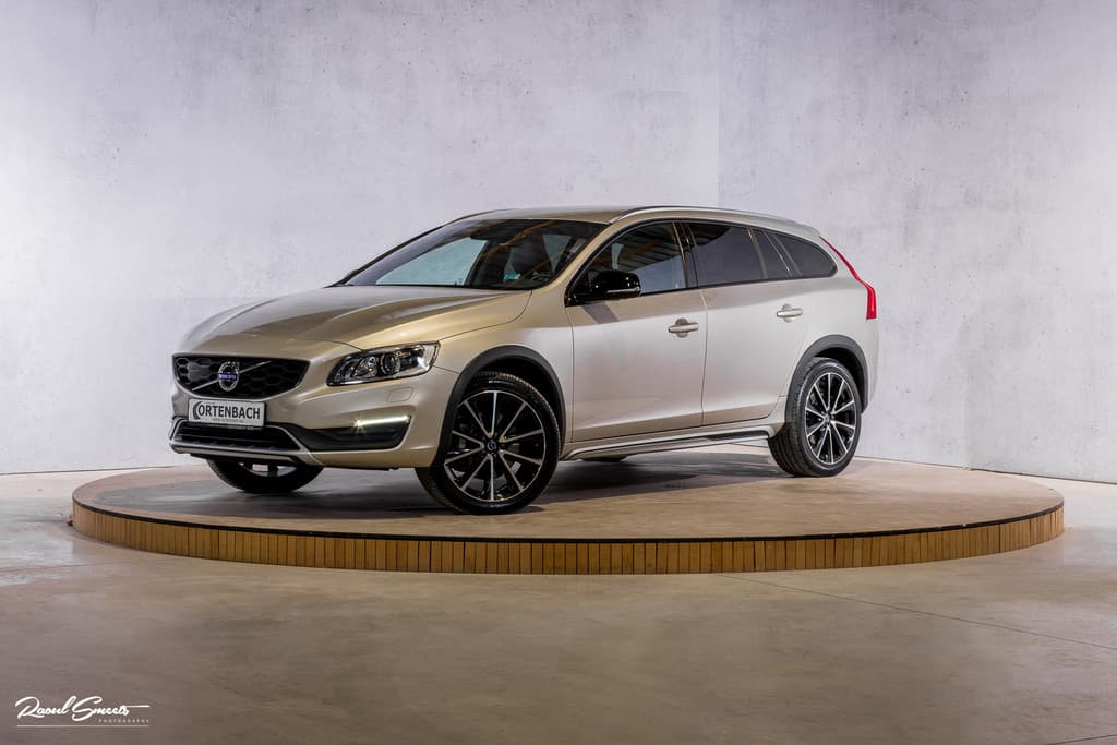 Volvo V60 Cross Country 2.0 T5 AWD Summum — foto 1 van 25