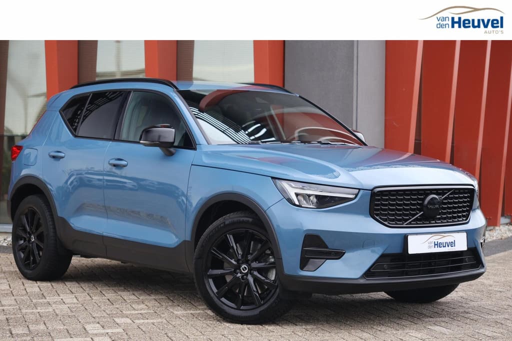Volvo XC40 T5 Recharge Plus Dark | Stoelverwarming | Trekhaak | Parkeercamera | H/K | Glossy Black | Keyless — foto 1 van 25
