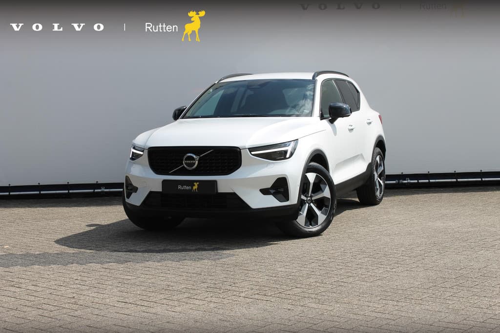 Volvo XC40 B3 177PK Automaat Plus Dark — foto 1 van 25