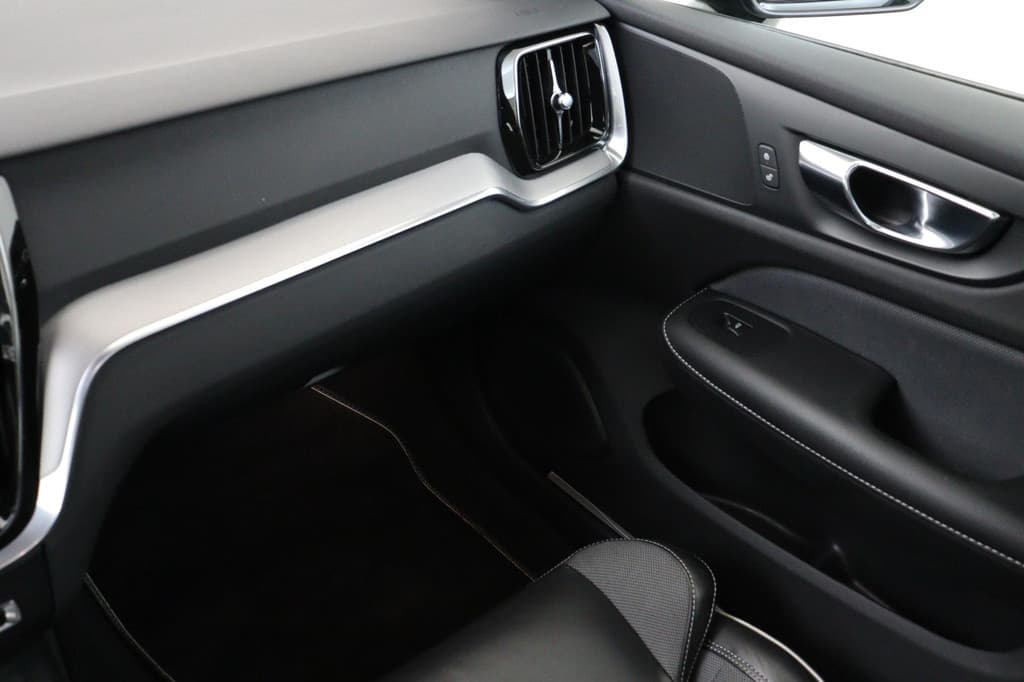 Volvo S60 T4 AUT. R-DESIGN — foto 23 van 25