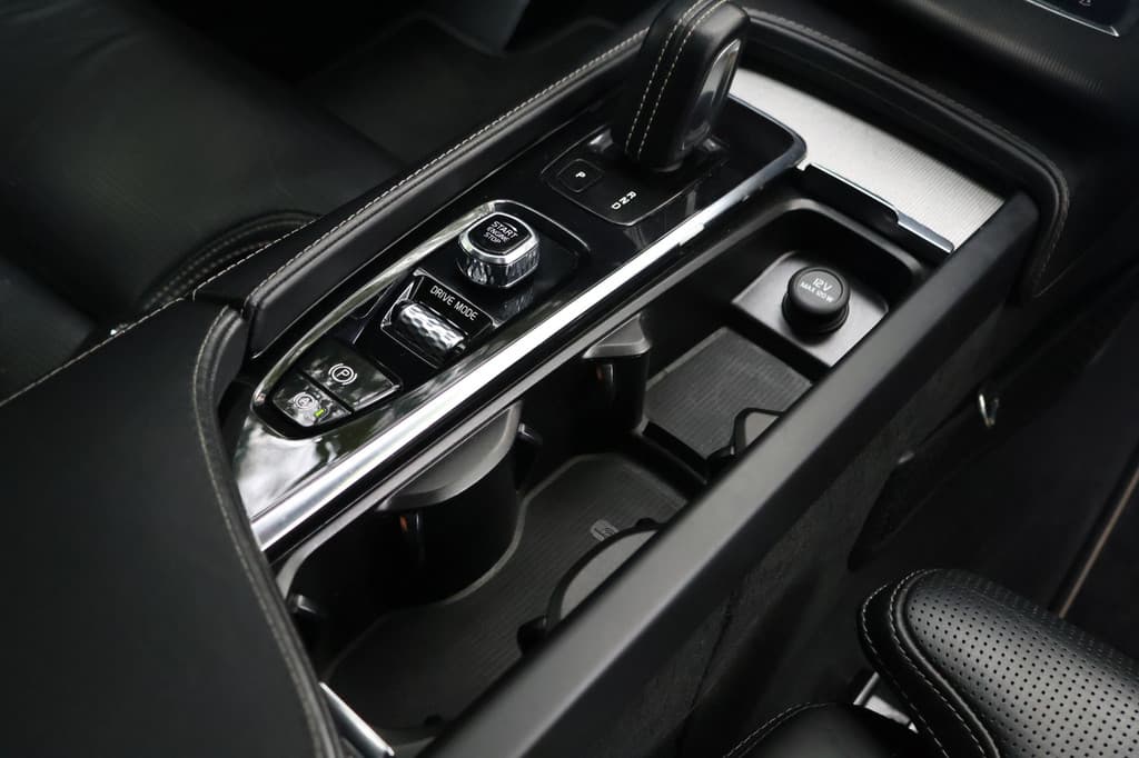Volvo XC90 2.0 T8 Twin Engine AWD R-Design Intro Edition — foto 21 van 25