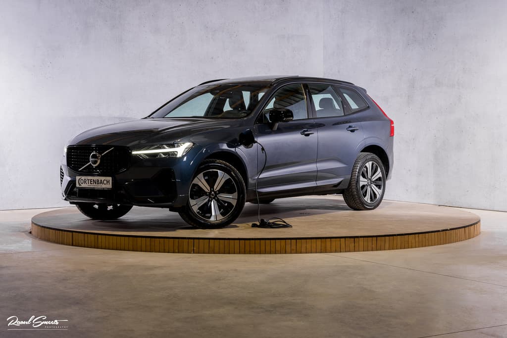 Volvo XC60 2.0 T6 Plug-in hybrid AWD Plus Dark — foto 1 van 25