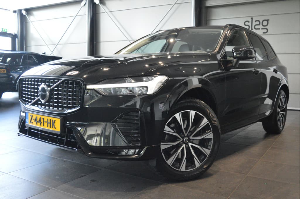 Volvo XC60 B4 Plus Dark leer clima camera led trekhaak 19 inch !! — foto 1 van 24