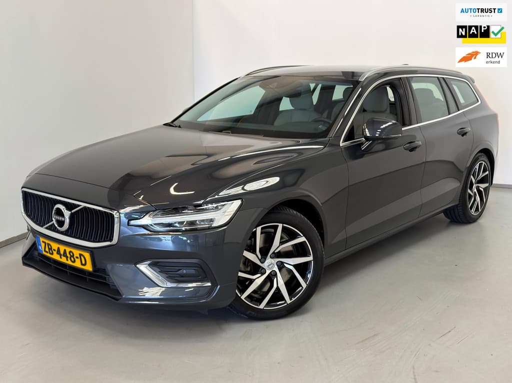 Volvo V60 2.0 T5 Momentum / NL-auto / Leder / CarPlay / Trekhaak — foto 1 van 22
