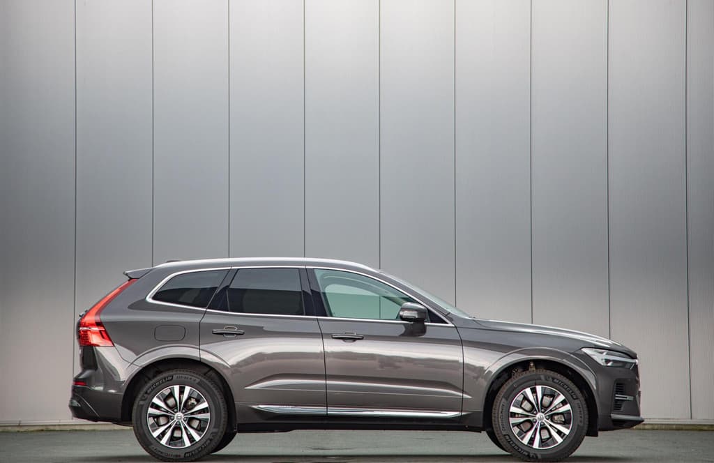 Volvo XC60 2.0 T6 Plug-in hybrid AWD Core Bright Pano|Trekhaak — foto 1 van 25