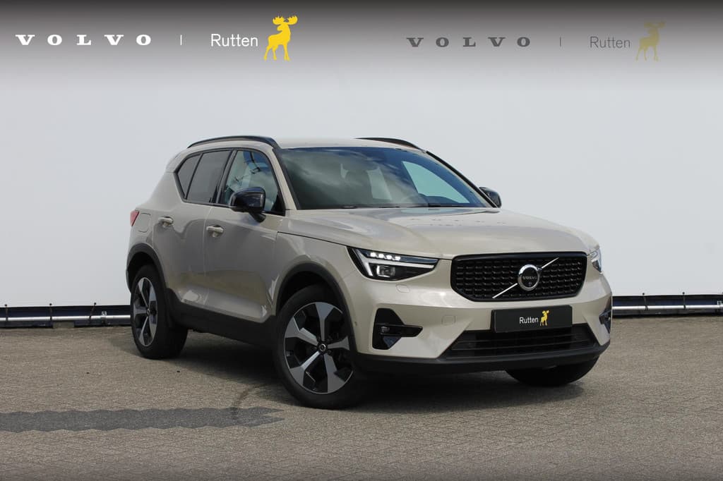 Volvo XC40 B3 177PK Automaat Plus Dark — foto 1 van 25