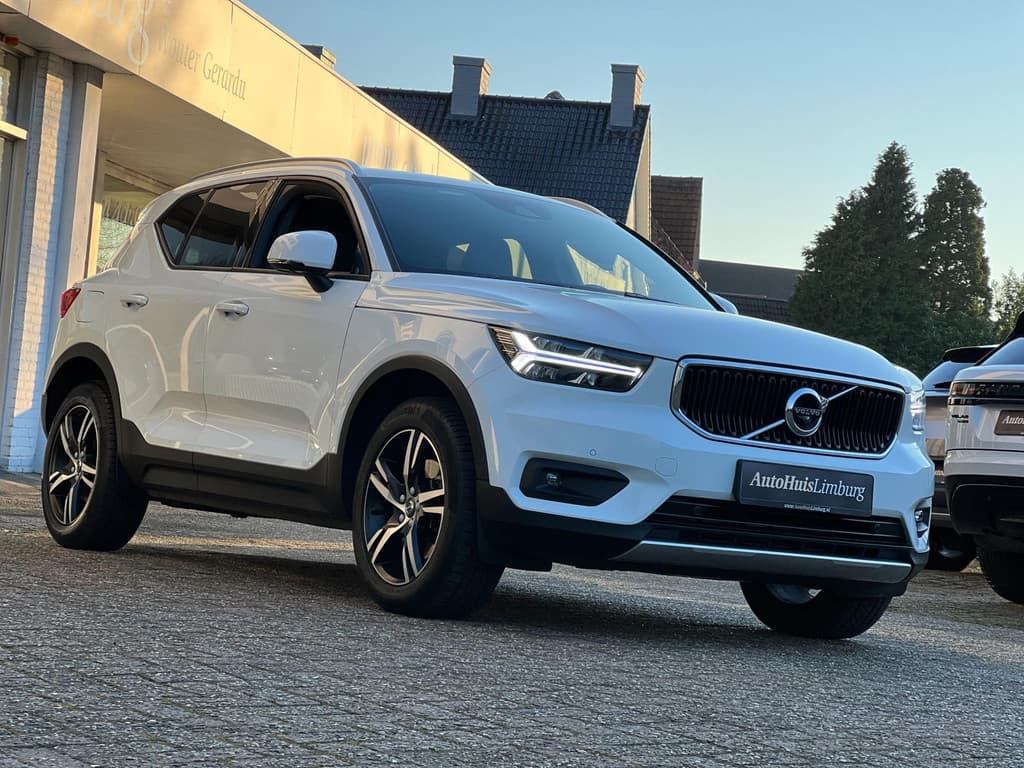 Volvo XC40 Volvo XC40 2.0 T4 AWD R-Design| Camera|CarPlay|190PK|Leer — foto 1 van 25