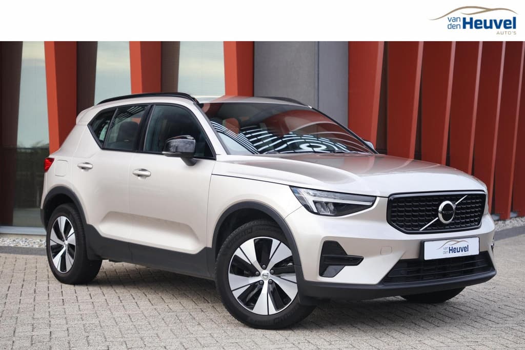 Volvo XC40 T4 Recharge Plus Dark | Stoelverwarming | Trekhaak | H/K | Memory stoel | Keyless — foto 1 van 25