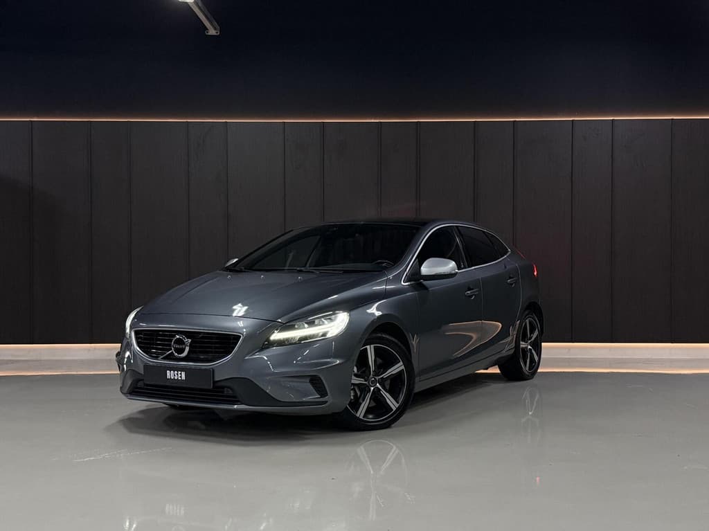 Volvo V40 1.5 T3 R-Design|PANO|KEYLESS|A.CAM|LED|HK|STOELVM — foto 1 van 25