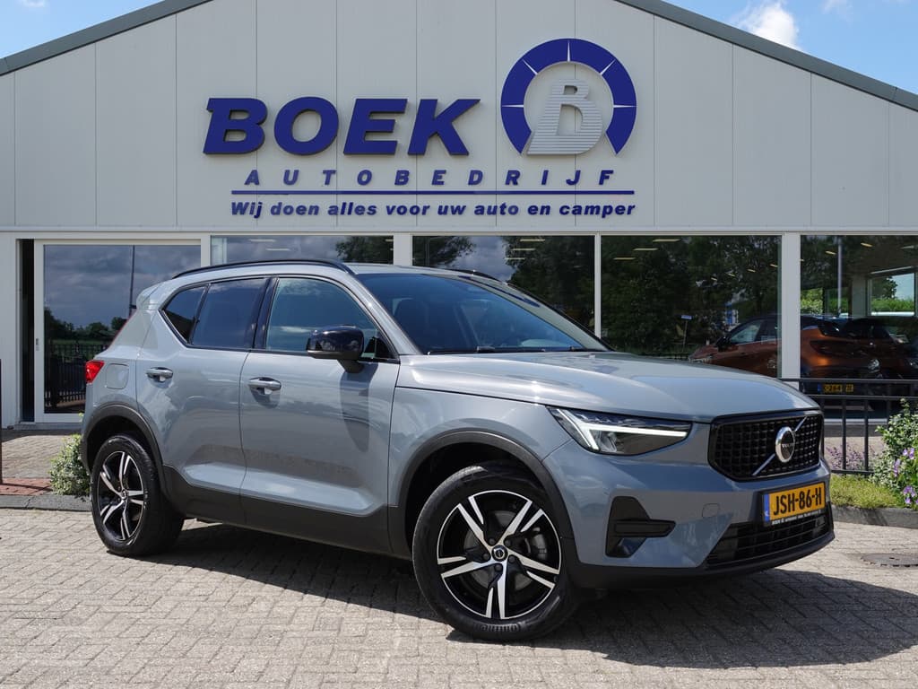 Volvo XC40 2.0 B3 Plus Dark — foto 1 van 25