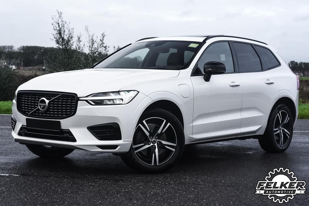 Volvo XC60 T8 AWD | Pano | 360° | Luchtvering | Leder — foto 1 van 25