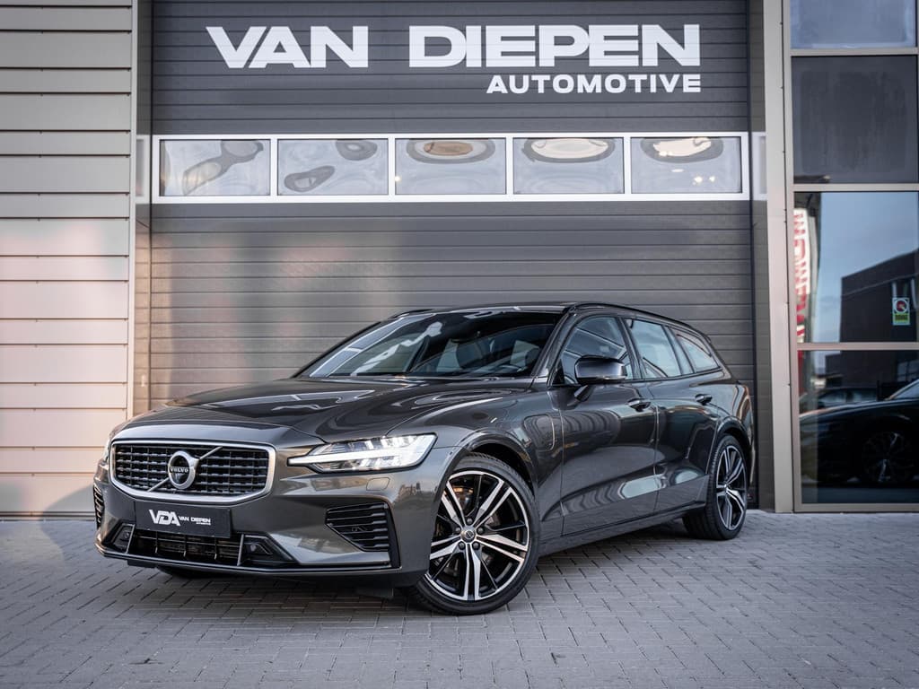 Volvo V60 2.0 T8 Recharge AWD R-Design — foto 1 van 25