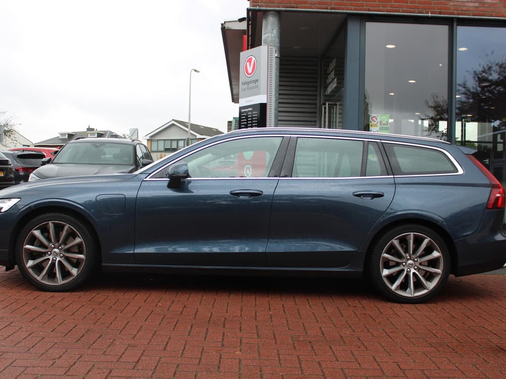 Volvo V60 T6 PHEV *Inscription* | Carplay | Camera | Cruise & Climate Control | Navigatie | PDC |Bluetooth | Orig.NL | — foto 2 van 19