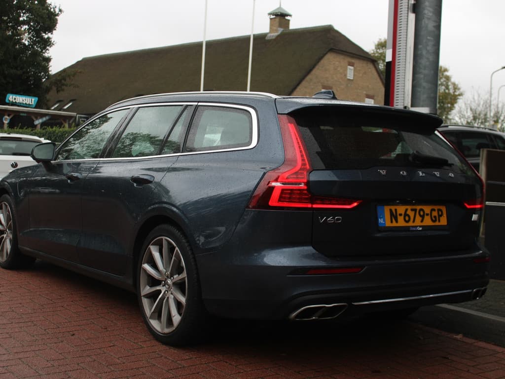 Volvo V60 T6 PHEV *Inscription* | Carplay | Camera | Cruise & Climate Control | Navigatie | PDC |Bluetooth | Orig.NL | — foto 3 van 19