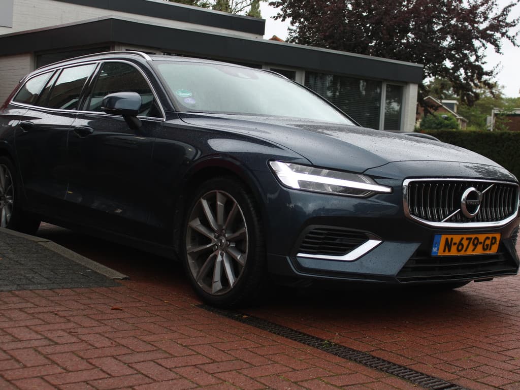 Volvo V60 T6 PHEV *Inscription* | Carplay | Camera | Cruise & Climate Control | Navigatie | PDC |Bluetooth | Orig.NL | — foto 6 van 19
