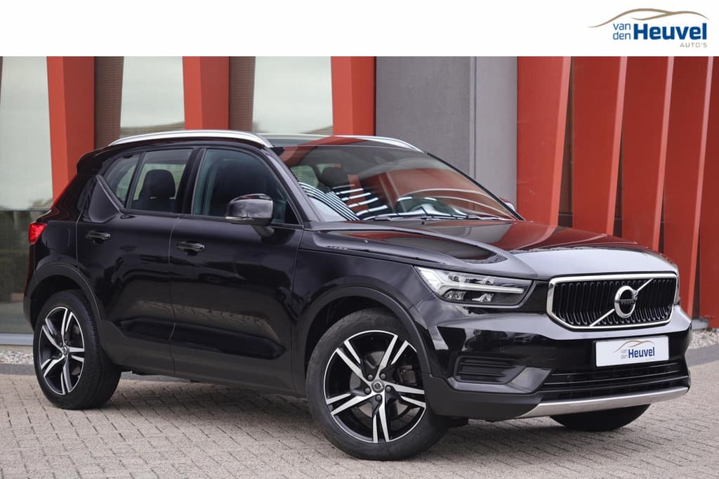 Volvo XC40 T4 Momentum | Stoelverwarming | Trekhaak | Parkeercamera | Keyless — foto 1 van 25