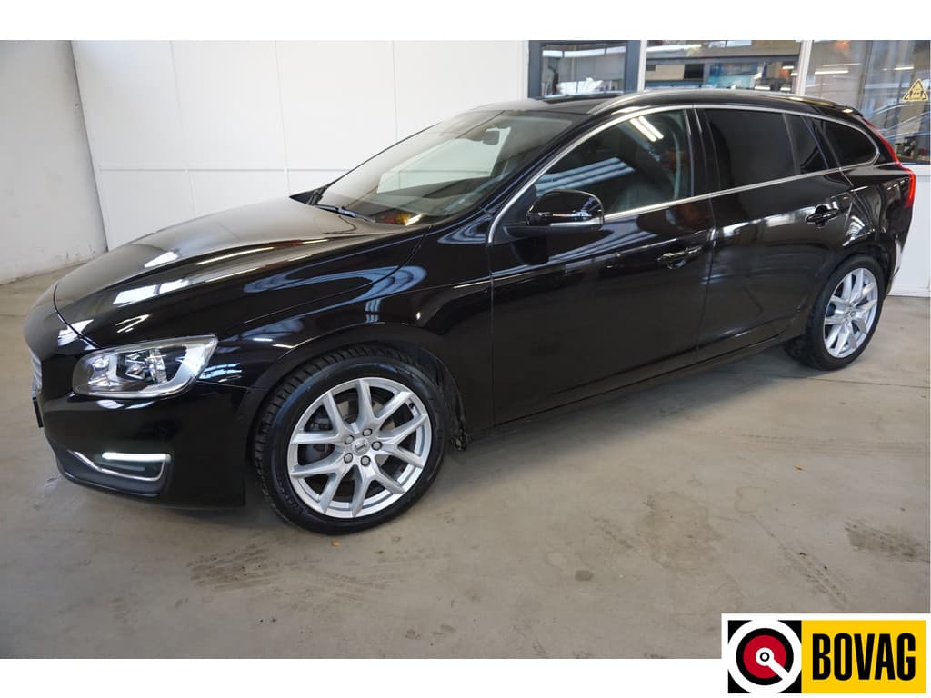 Volvo V60 2.0 T5 Ocean Race — foto 1 van 25