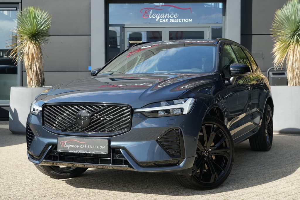 Volvo XC60 2.0 T6 Plug-in hybrid AWD Plus Black Edition | Panoramadak | HUD | Trekhaak — foto 1 van 25