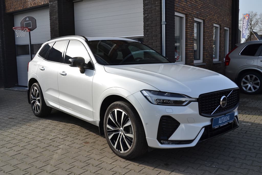 Volvo XC60 B5 Plus Dark, Panoramadak, 360 camera — foto 1 van 23