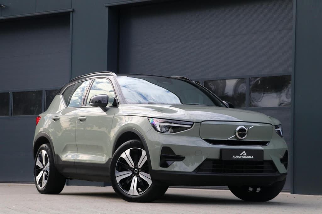 Volvo XC40 Recharge Pro 70kWh AdaptiveCruise Camera Stoel/stuur verwarming TwoTone Sage Green PilotAssist AppleCarplay Uitstraling 74000KM BJ2023 — foto 1 van 23