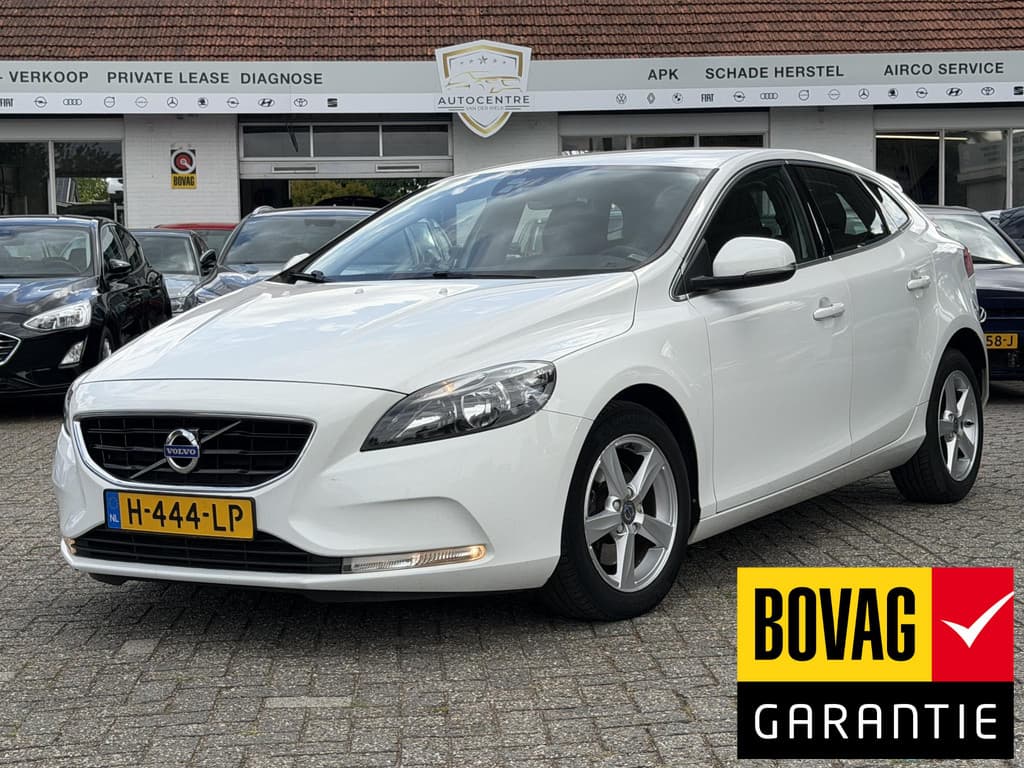 Volvo V40 2.0 T2 Momentum — foto 1 van 25