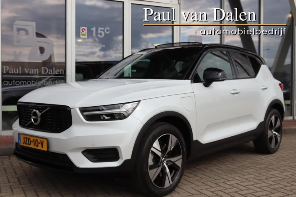 Volvo XC40 1.5 T4 211PK RECHARGE R-DESIGN Panodak | Leer | Wit Metallic | Camera | Keyless | Adapt.Cruise | 19 Inch Lm | Pdc v+a | — foto 1 van 25