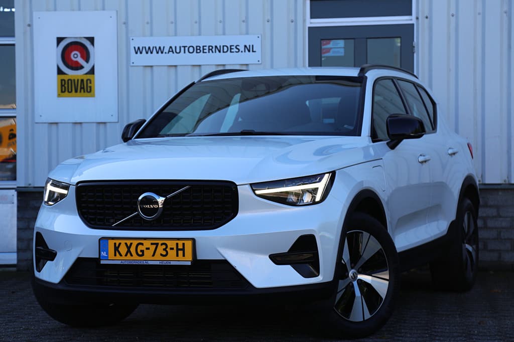 Volvo XC40 1.5 T4 Plug-in hybrid Plus Dark*Perfect Onderh.*Half Leder R-Design stoelen/Stoelverw./Stuurverw./Camera/H&K/DAB/LED/Apple Carplay-Android/Keyless Entry+Go/Parkeersens.V+A/18 inch LM* — foto 1 van 25