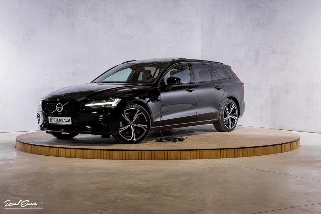 Volvo V60 2.0 T8 Plug-in hybrid AWD Ultimate Dark — foto 1 van 25