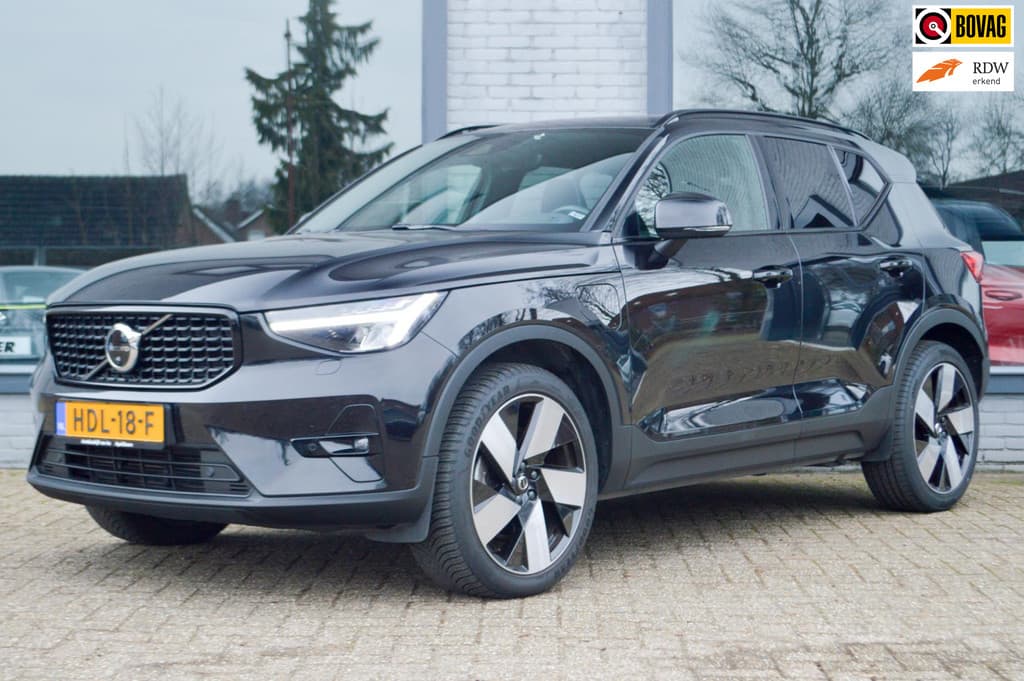 Volvo XC40 1.5 T5 Recharge Plug-in PHEV Facelift Ultimate Dark | Panoramadak | Stoelverwarming — foto 1 van 25