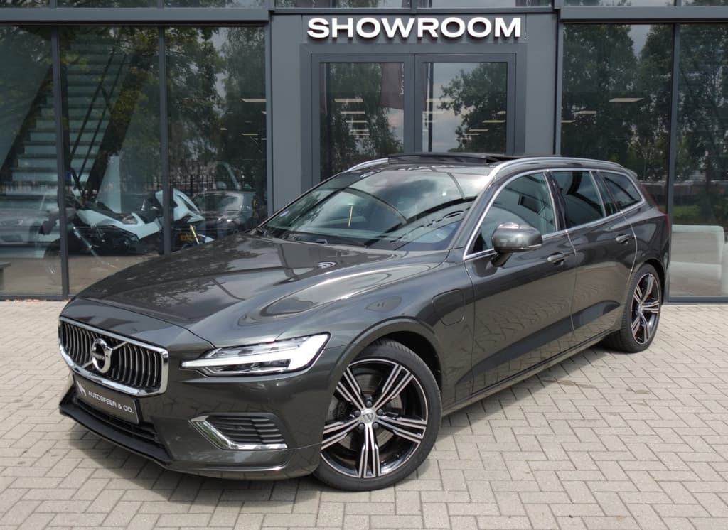 Volvo V60 2.0 T8 Twin Engine AWD Inscription PANO KEYLESS — foto 1 van 25
