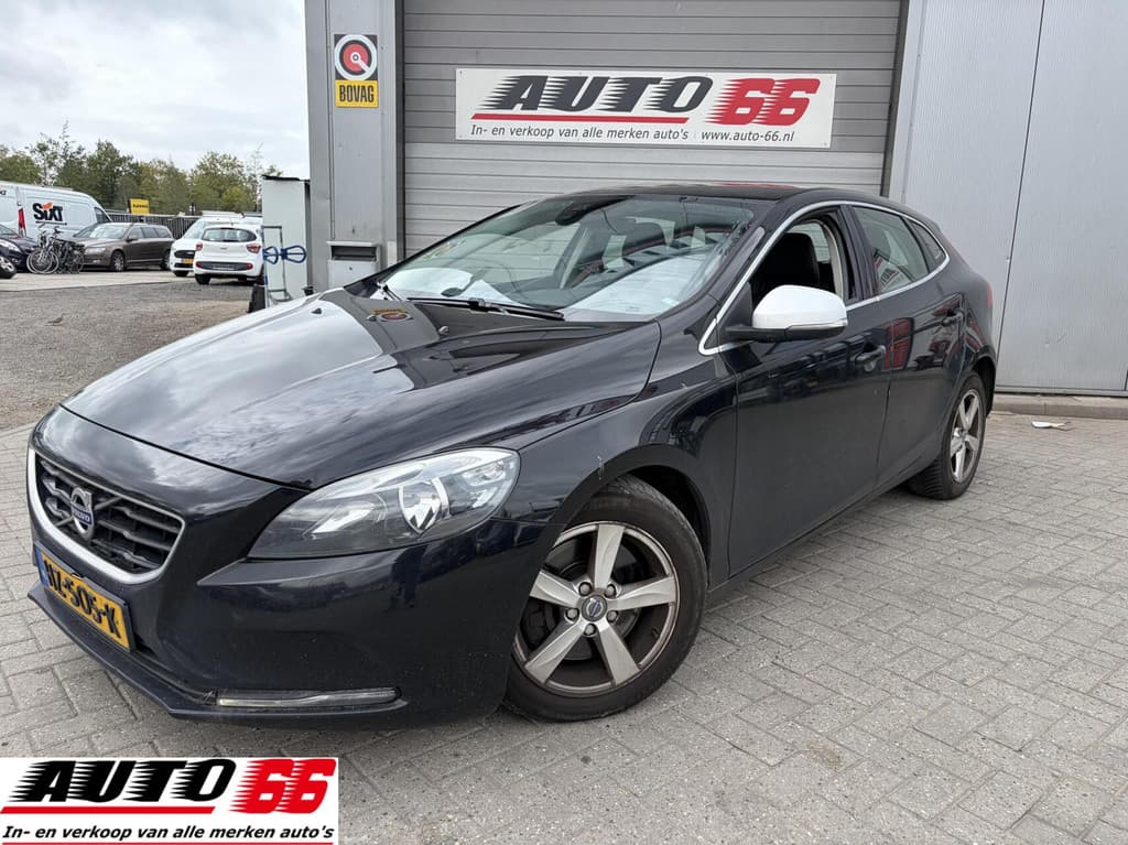 Volvo V40 2.0 D2 Kinetic — foto 1 van 21