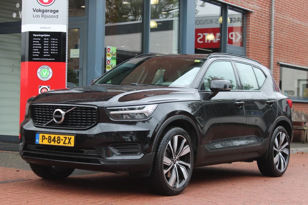 Volvo XC40 T4 Twin Engine *R-Design* | Trekhaak | Carplay | Cruise & Climate Control | Navigatie | PDC | Bluetooth | — foto 1 van 20