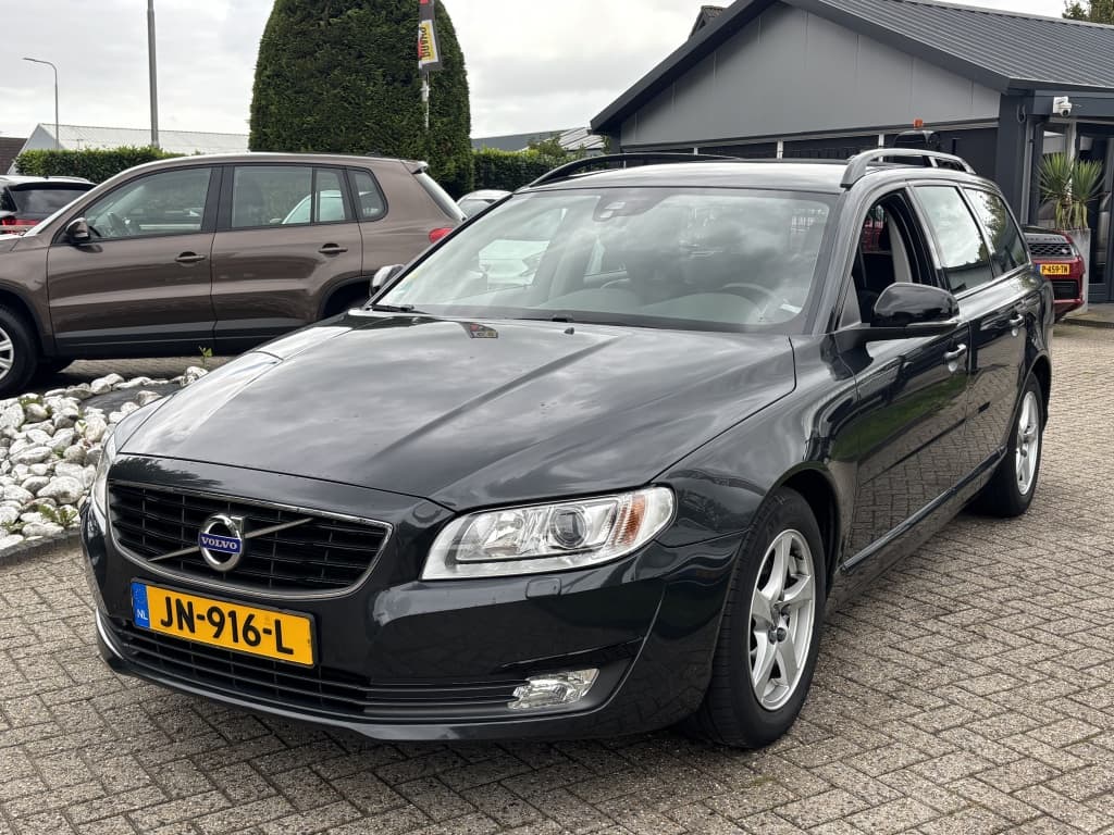 Volvo V70 2.0 D2 Dynamic Edition 2016 NL Auto Trekhaak Xenon — foto 1 van 20