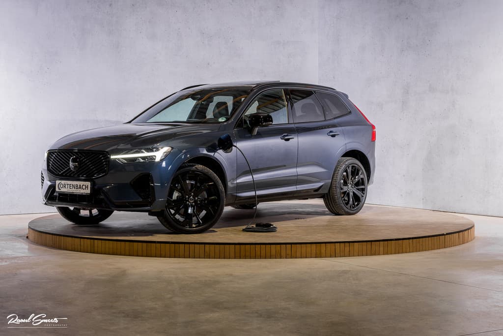 Volvo XC60 2.0 T8 Plug-in hybrid AWD Plus Black Edition Facelift — foto 1 van 25