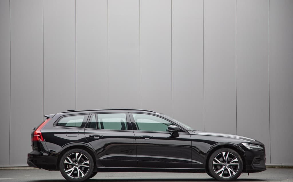 Volvo V60 2.0 B4 Core MY2026|Leder|Stoelverwarming|Allseason — foto 1 van 21