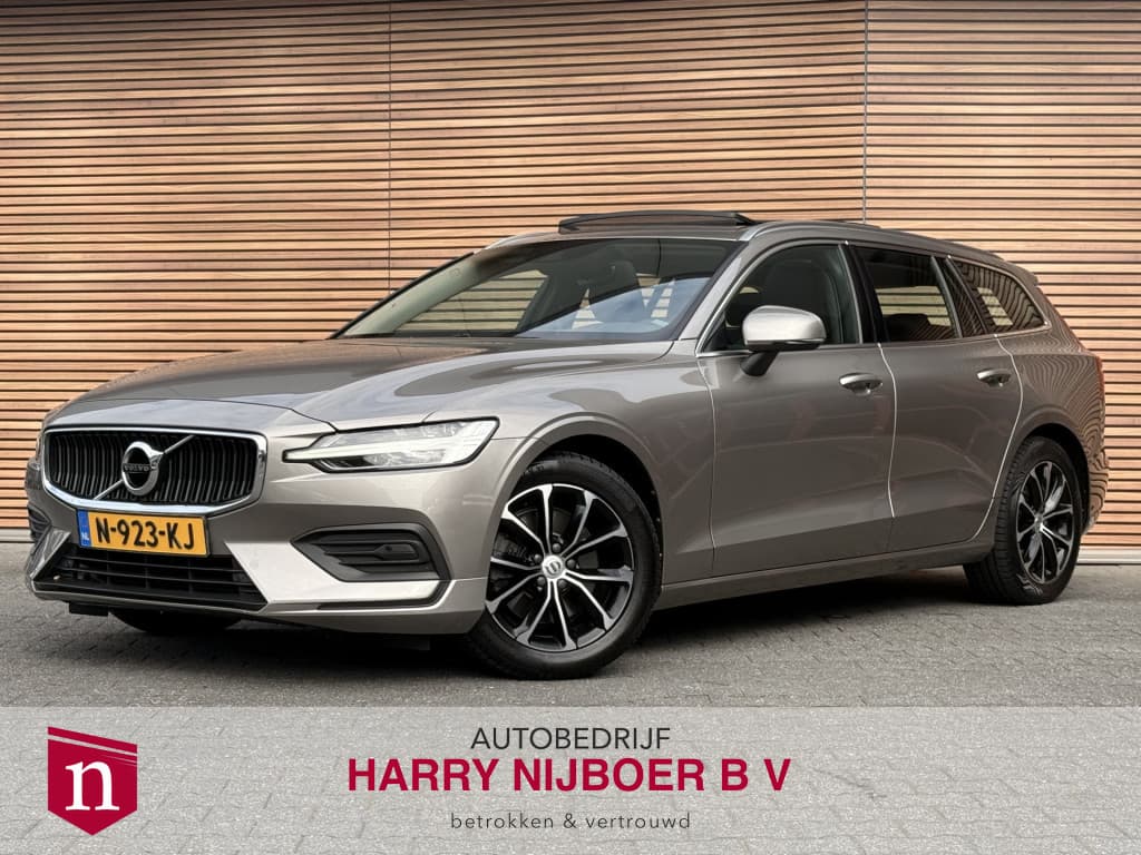 Volvo V60 2.0 B3 Core Panodak / Trekhaak / Camera / Harmen/Kardon / All Season — foto 1 van 25