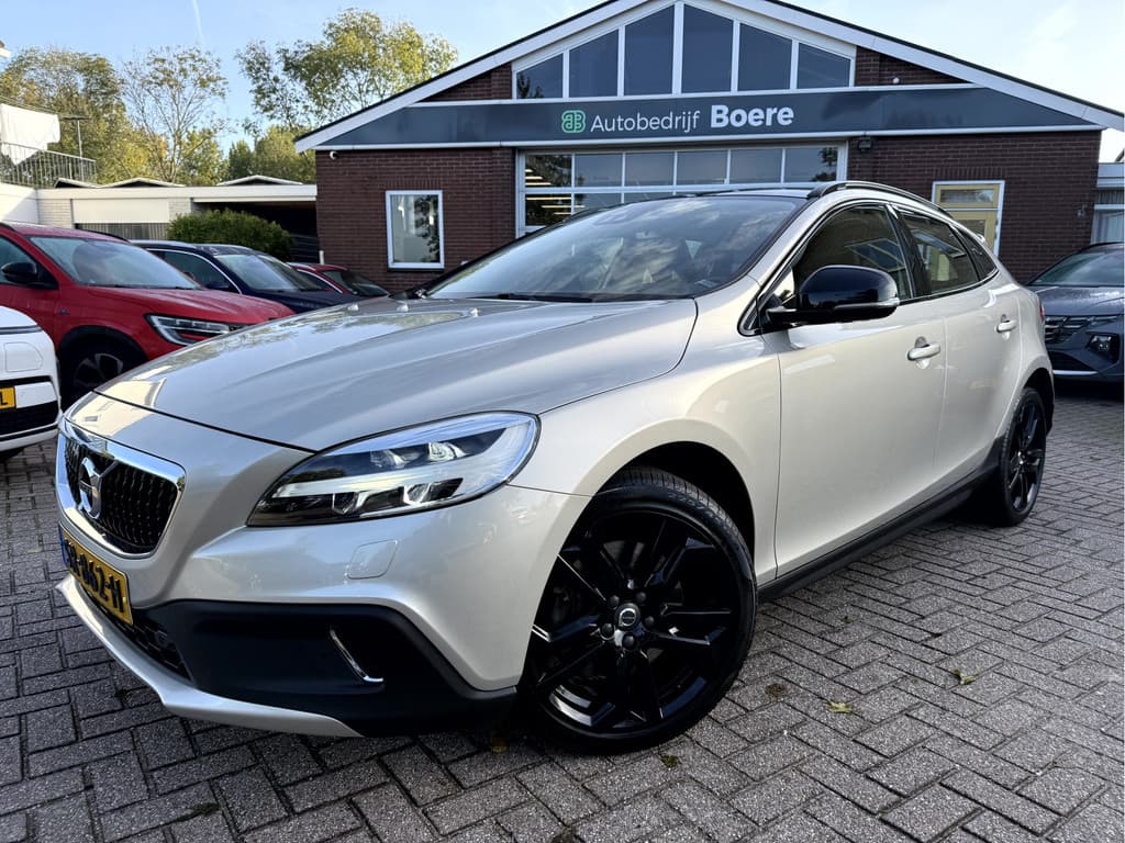 Volvo V40 Cross Country 1.5 T3 Nordic+ Luxury — foto 1 van 24