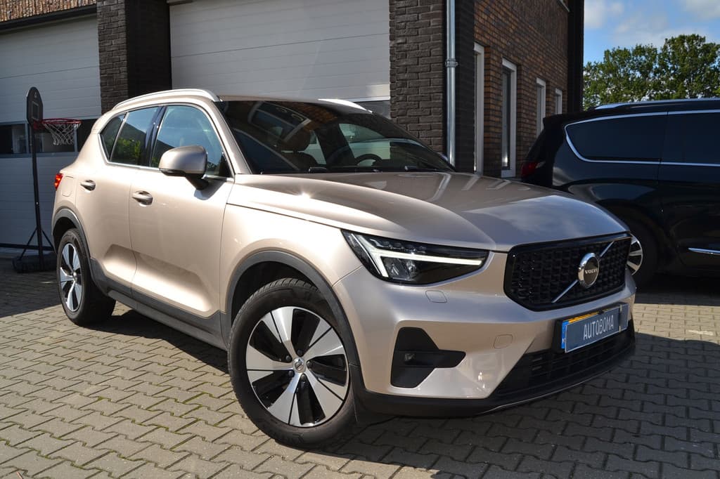 Volvo XC40 1.5 T4 Plug-in hybrid Plus Bright Lederen bekleding — foto 1 van 22