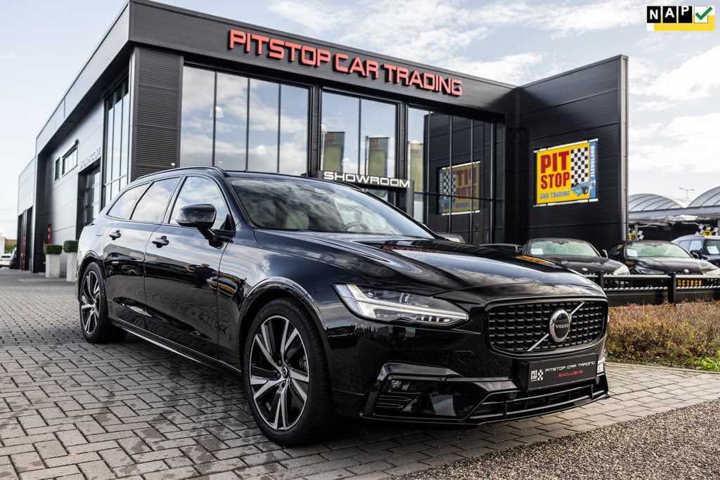Volvo V90 B4 Ultimate Dark, ACC, Trekhaak, 1e eigenaar, Stuurverwarming! — foto 1 van 25