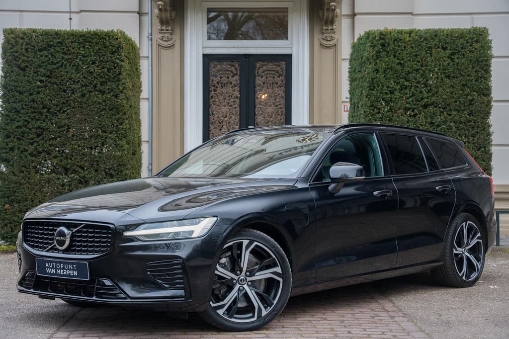 Volvo V60 2.0 T8 Plug-in hybrid AWD Plus Dark — foto 1 van 25