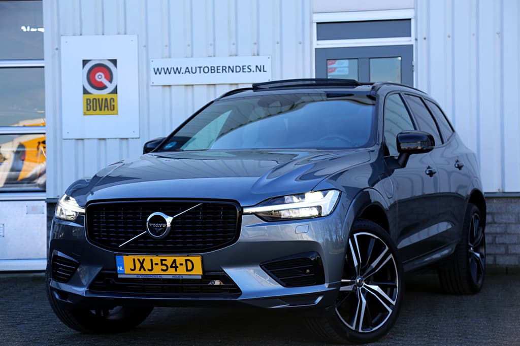 Volvo XC60 2.0 T8 392PK Plug-in hybrid AWD R-Design*Perfect Volvo Onderh.*B&W!/Pano/Sport Leder/Stoelverw.V+A/Stuurverw./ACC/Pilot ass./360 Camera/Memorie/BLIS/Parkeersens.V+A/21 inch LM* — foto 1 van 25