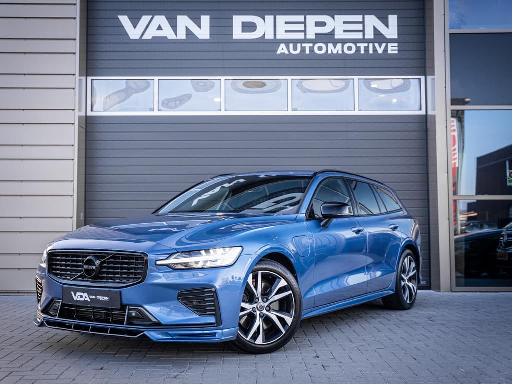 Volvo V60 2.0 T8 Recharge AWD R-Design — foto 1 van 25