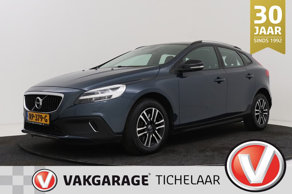Volvo V40 Cross Country 1.5 T3 Nordic+ | Trekhaak | Camera | Keyless | Navigatie | Stoelverwarming | — foto 1 van 25