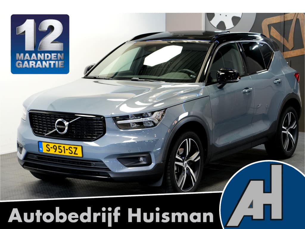 Volvo XC40 2.0 T4 140kW/190pk Aut8 R-Design PANORAMADAK + EL.TREKHAAK + BI-TONE + CRUISE CONTROL + EL.SPORTSTOELEN + LEER/ALCANTARA + STOELVERWARMING + FULL LED + KEYELSS ENTRY&GO + CAMERA + BLIS + LANE ASSIST + PARKSENSOREN + 19" LM-VELGEN + NIEUWE BANDEN!! — foto 1 van 25