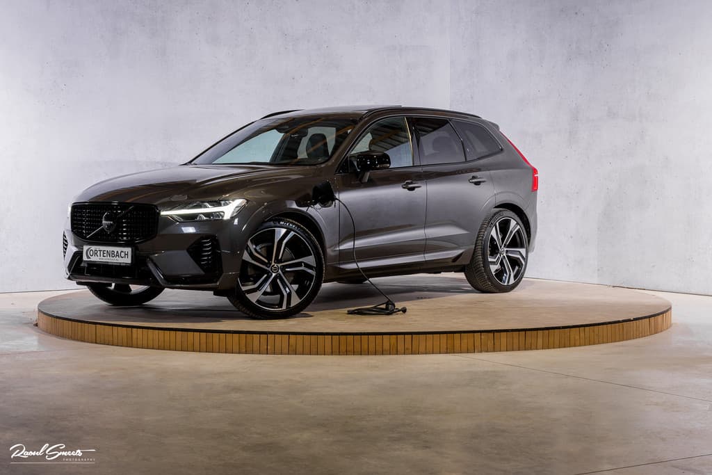 Volvo XC60 2.0 T8 Plug-in hybrid AWD R-Design — foto 1 van 25