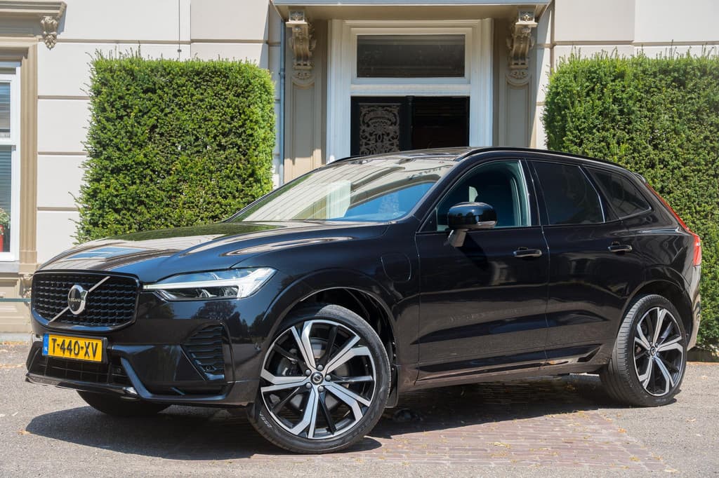 Volvo XC60 2.0 T6 Plug-in hybrid AWD Ultimate Dark — foto 1 van 25